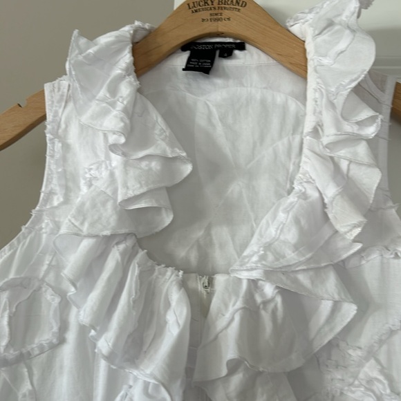 Sexy Boston Proper Lacy Ruffled Sleeveless White Blouse w 2-Way Front Zipper - Picture 4 of 12